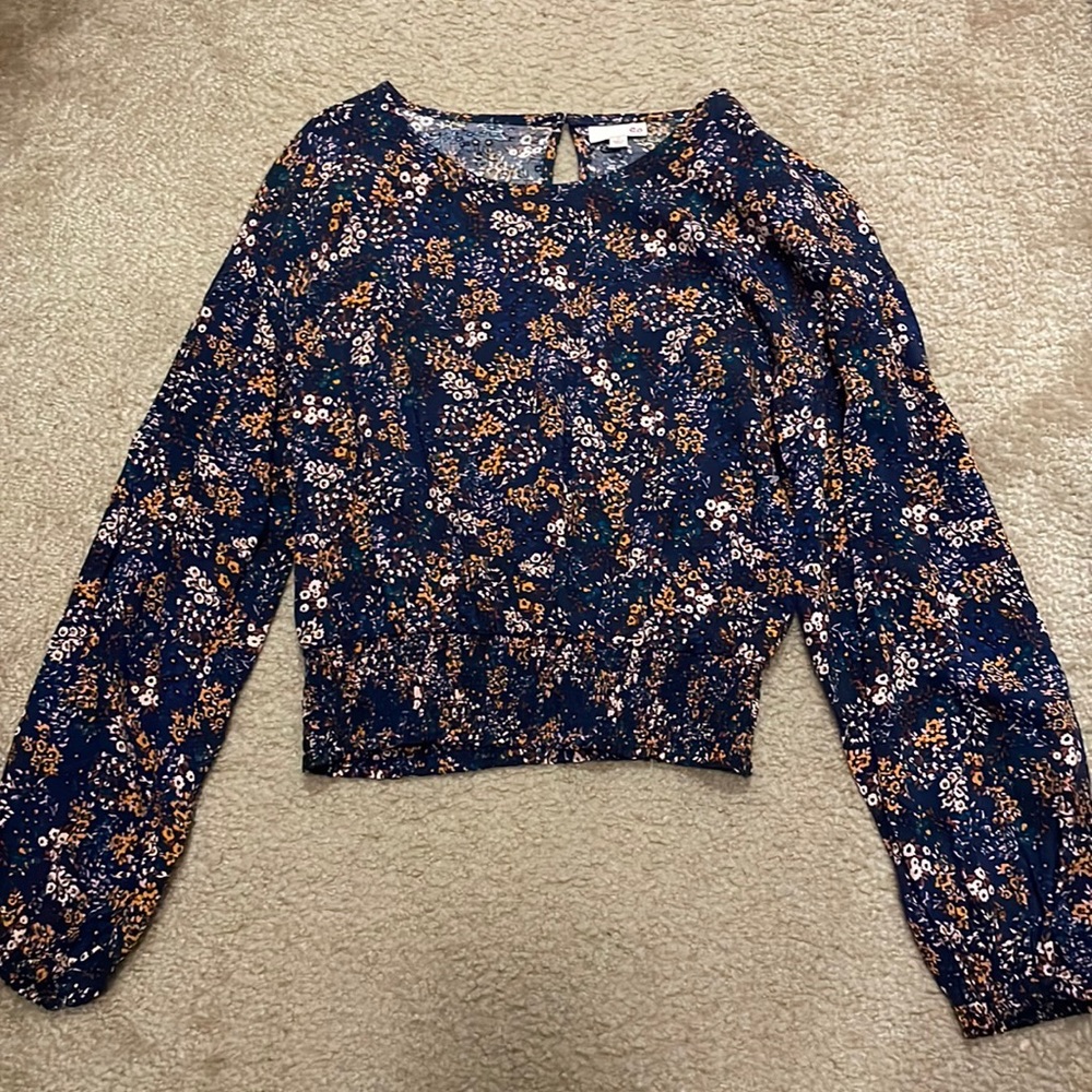 Flowery cropped blouse